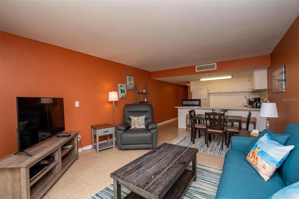 For Rent: $3,500 (2 beds, 2 baths, 889 Square Feet)