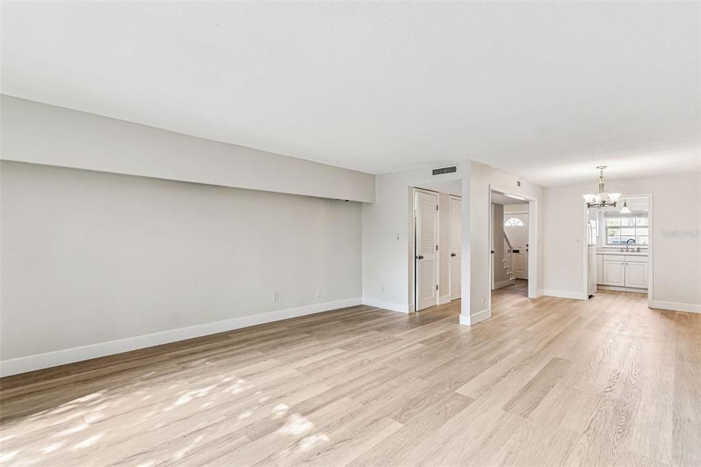 На продажу: $199,000 (2 спален, 2 ванн, 1248 Квадратных фут)