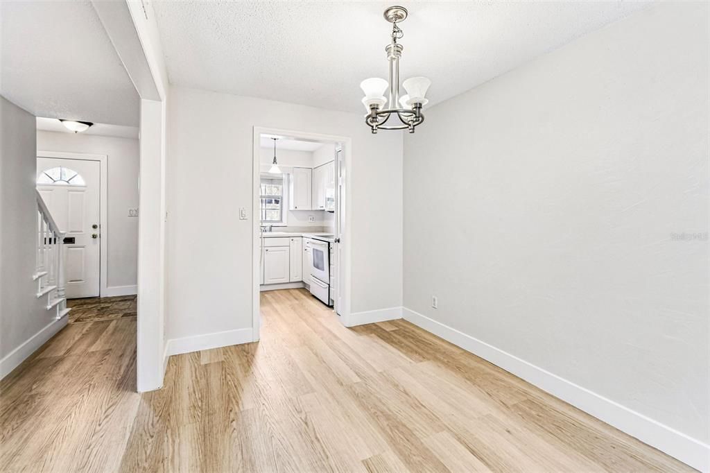 На продажу: $199,000 (2 спален, 2 ванн, 1248 Квадратных фут)