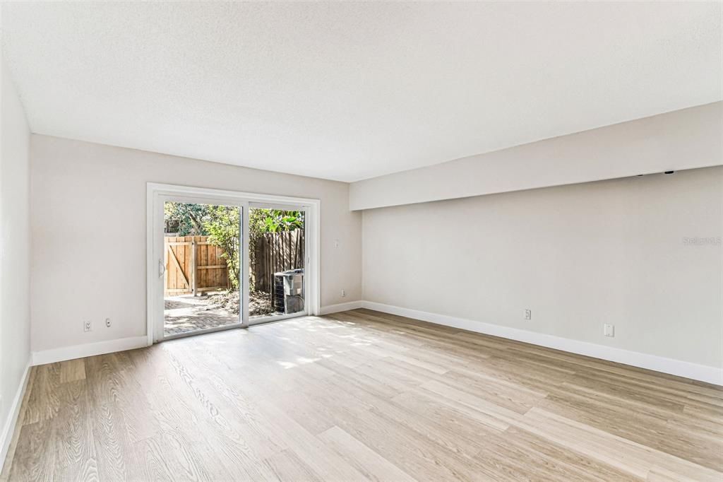 На продажу: $199,000 (2 спален, 2 ванн, 1248 Квадратных фут)