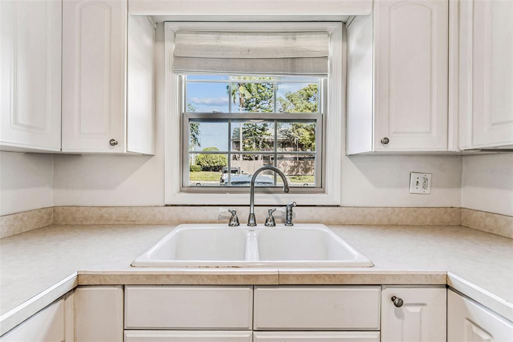 На продажу: $199,000 (2 спален, 2 ванн, 1248 Квадратных фут)