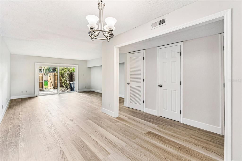 На продажу: $199,000 (2 спален, 2 ванн, 1248 Квадратных фут)