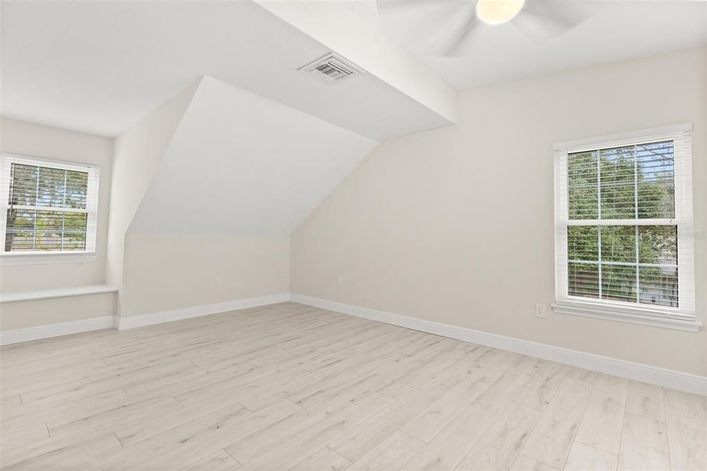 En Venta: $679,900 (4 camas, 2 baños, 2507 Pies cuadrados)