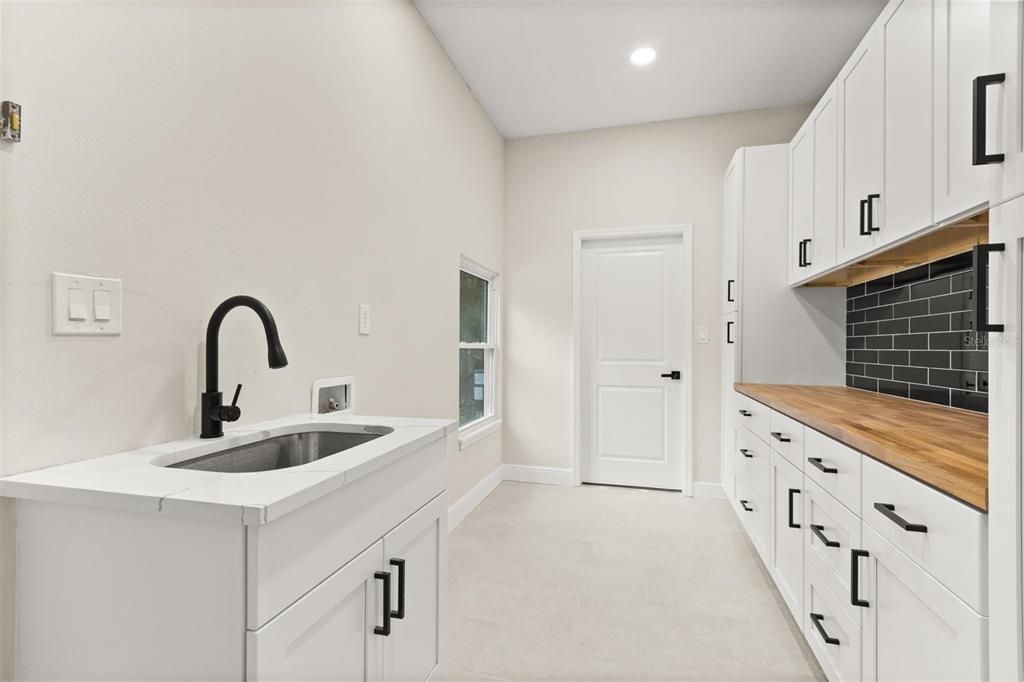 En Venta: $679,900 (4 camas, 2 baños, 2507 Pies cuadrados)