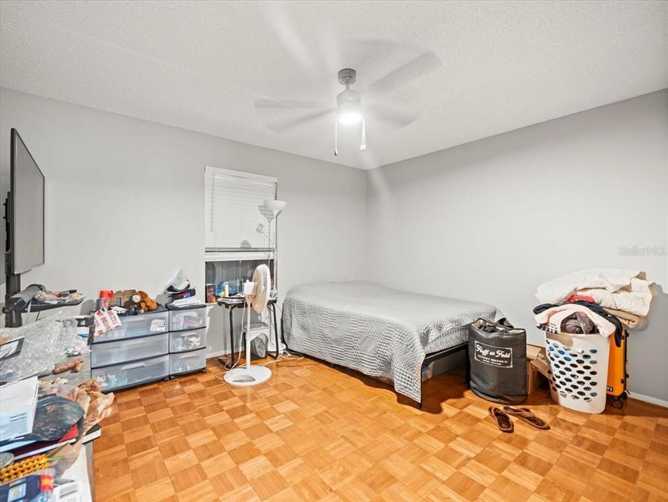 待售: $380,000 (4 贝兹, 3 浴室, 2095 平方英尺)