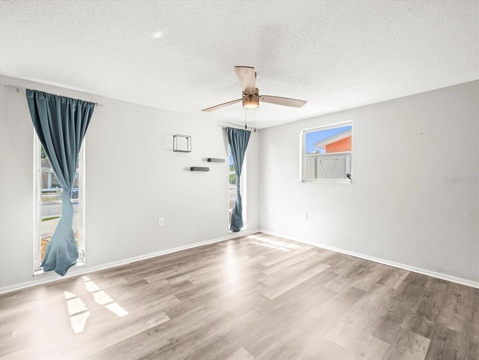 待售: $380,000 (4 贝兹, 3 浴室, 2095 平方英尺)