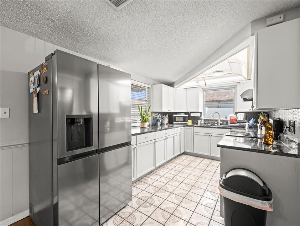 待售: $380,000 (4 贝兹, 3 浴室, 2095 平方英尺)