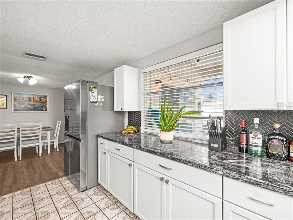 待售: $380,000 (4 贝兹, 3 浴室, 2095 平方英尺)