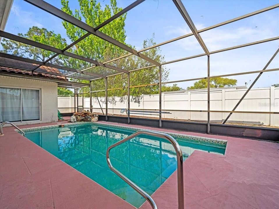 待售: $380,000 (4 贝兹, 3 浴室, 2095 平方英尺)