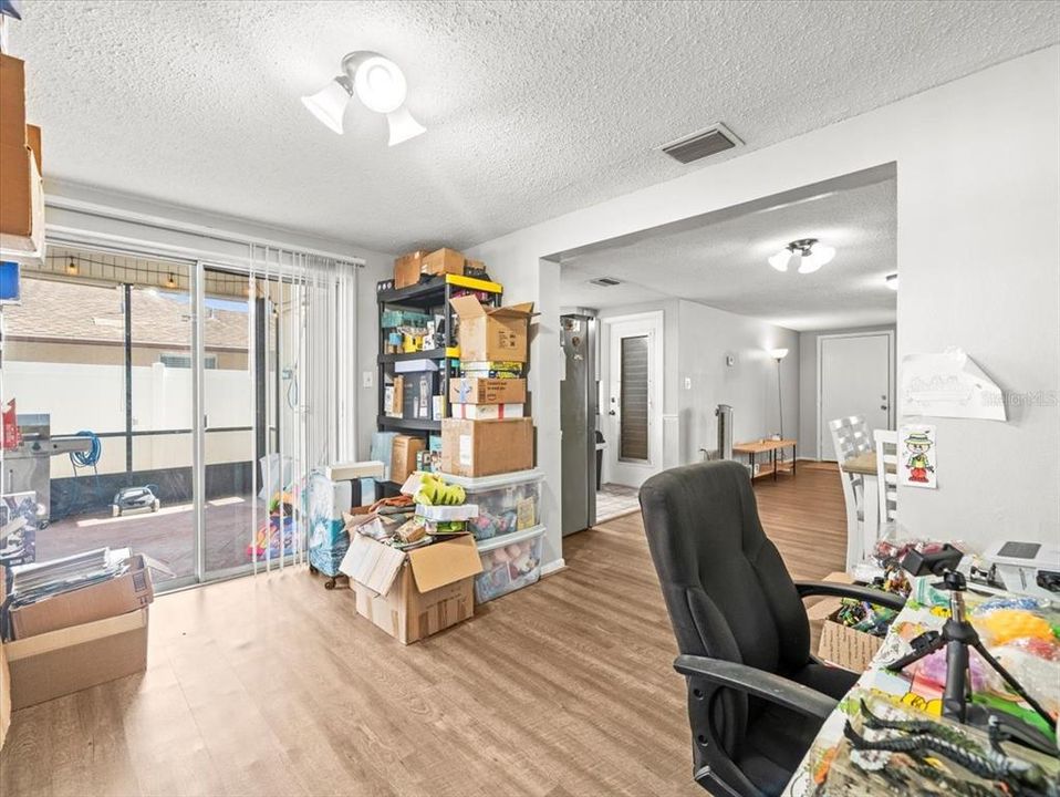 待售: $380,000 (4 贝兹, 3 浴室, 2095 平方英尺)