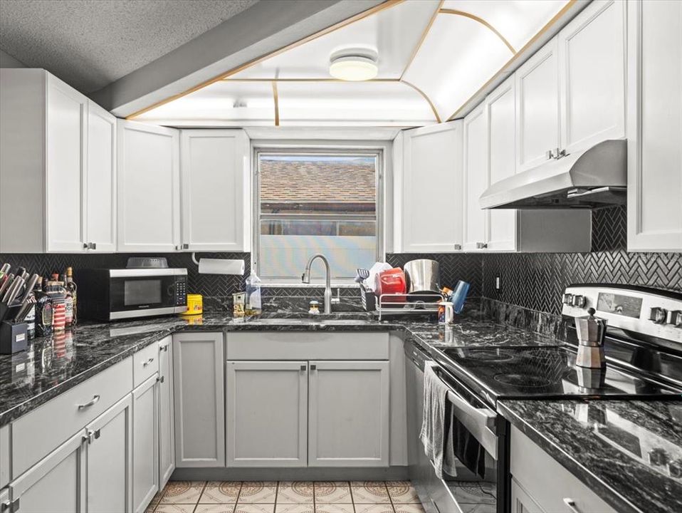 待售: $380,000 (4 贝兹, 3 浴室, 2095 平方英尺)