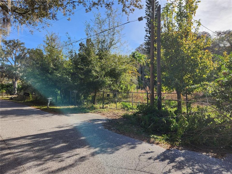 На продажу: $115,000 (3.13 acres)