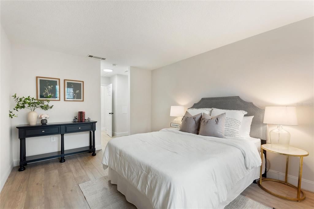 For Sale: $119,000 (1 beds, 1 baths, 670 Square Feet)