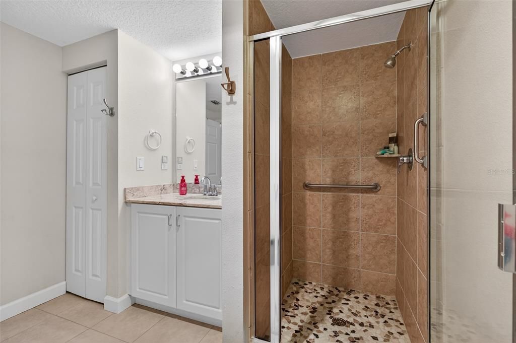 На продажу: $589,900 (2 спален, 2 ванн, 1455 Квадратных фут)