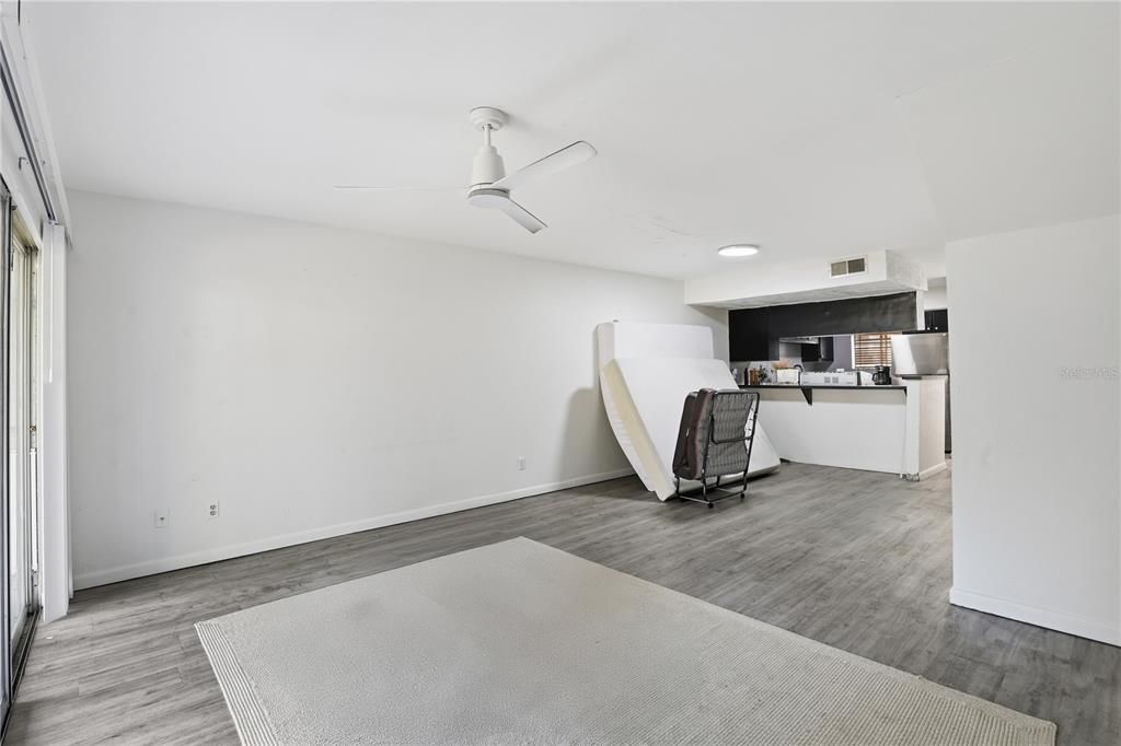 待售: $164,900 (2 贝兹, 2 浴室, 1168 平方英尺)