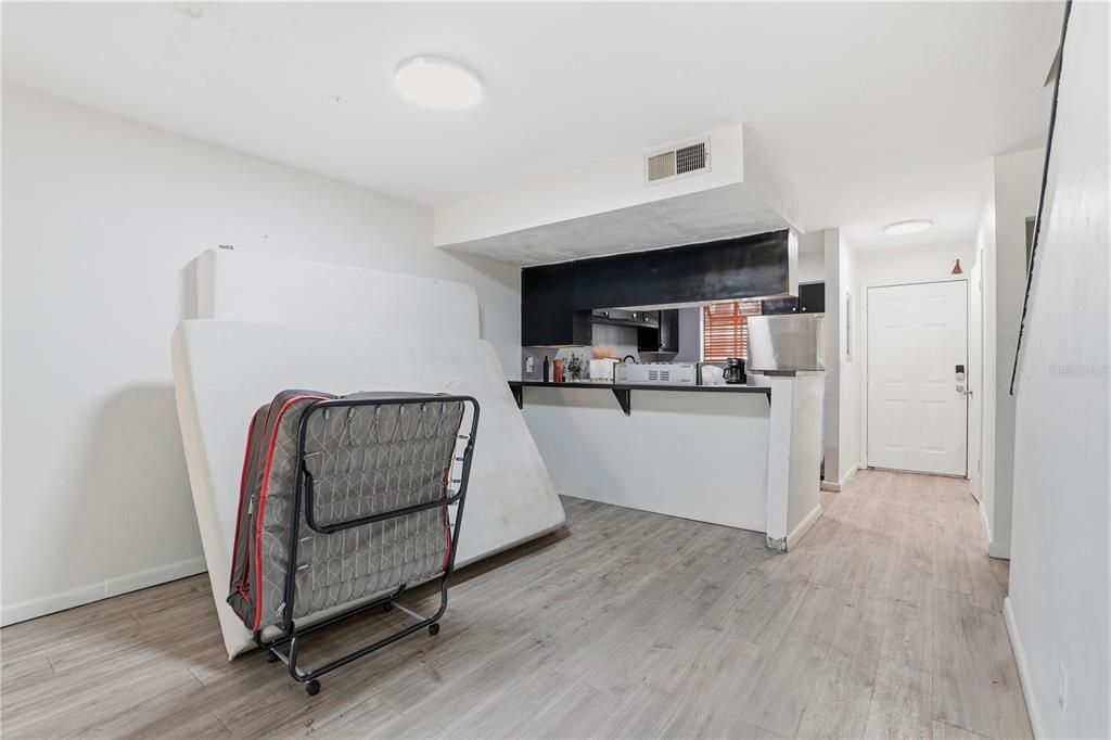 待售: $164,900 (2 贝兹, 2 浴室, 1168 平方英尺)