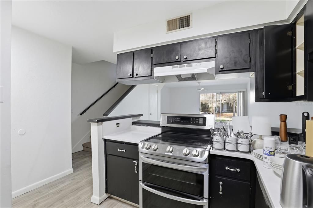 待售: $164,900 (2 贝兹, 2 浴室, 1168 平方英尺)