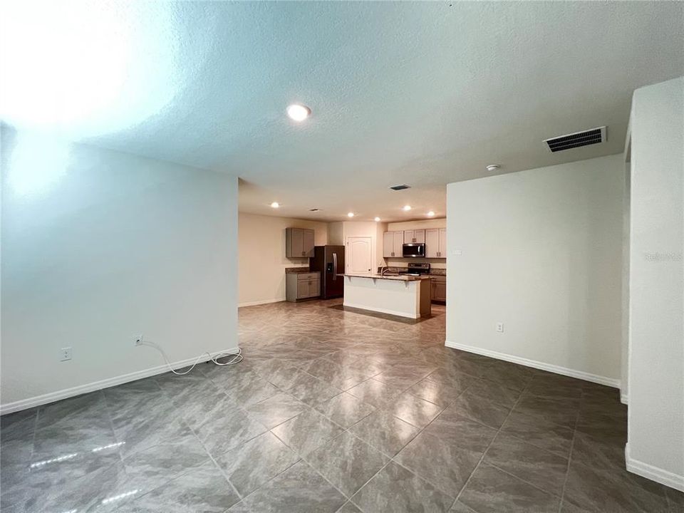 For Rent: $2,249 (4 beds, 2 baths, 1841 Square Feet)