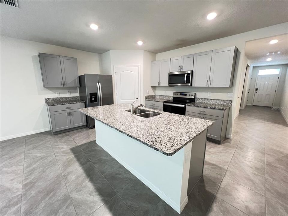 For Rent: $2,249 (4 beds, 2 baths, 1841 Square Feet)