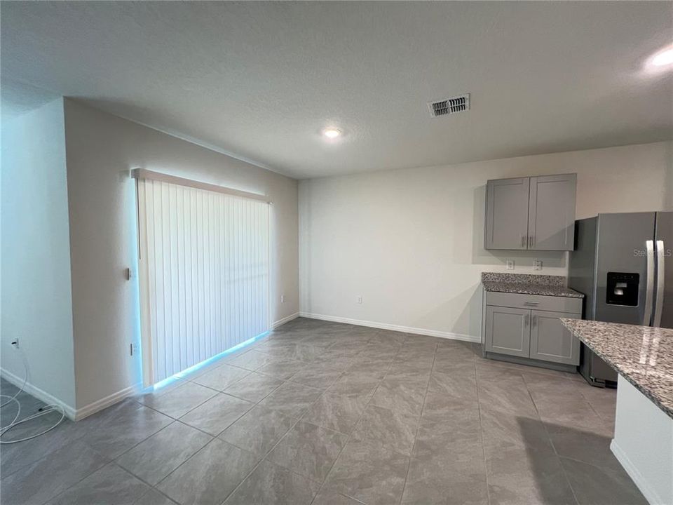 For Rent: $2,249 (4 beds, 2 baths, 1841 Square Feet)