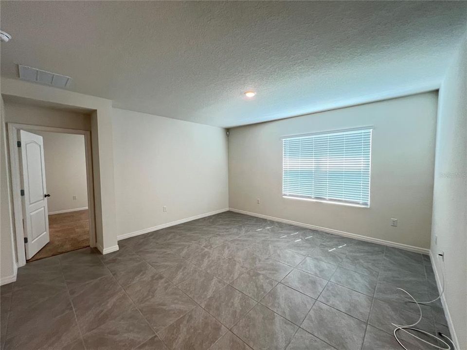 For Rent: $2,249 (4 beds, 2 baths, 1841 Square Feet)
