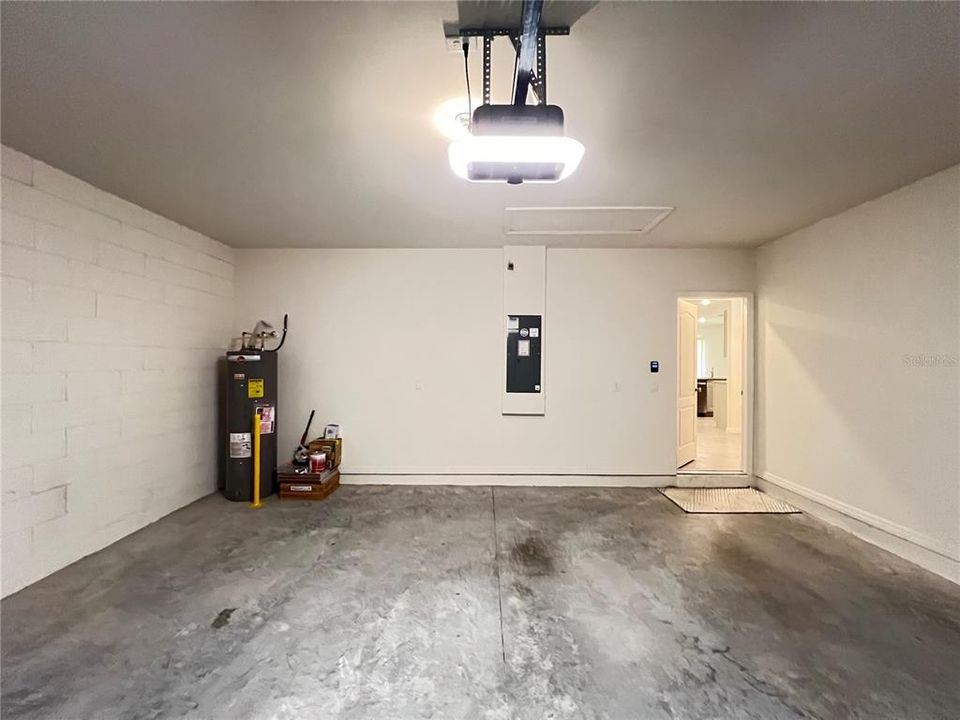 For Rent: $2,249 (4 beds, 2 baths, 1841 Square Feet)