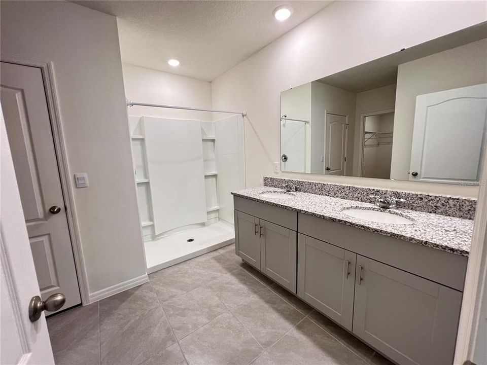 For Rent: $2,249 (4 beds, 2 baths, 1841 Square Feet)