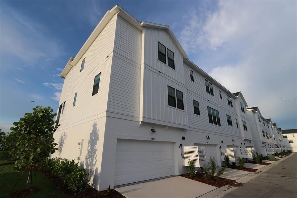 For Sale: $734,990 (2 beds, 3 baths, 2332 Square Feet)