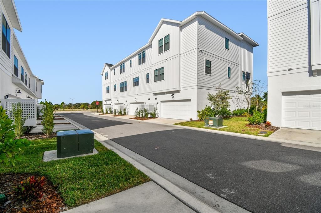 На продажу: $734,990 (2 спален, 3 ванн, 2332 Квадратных фут)