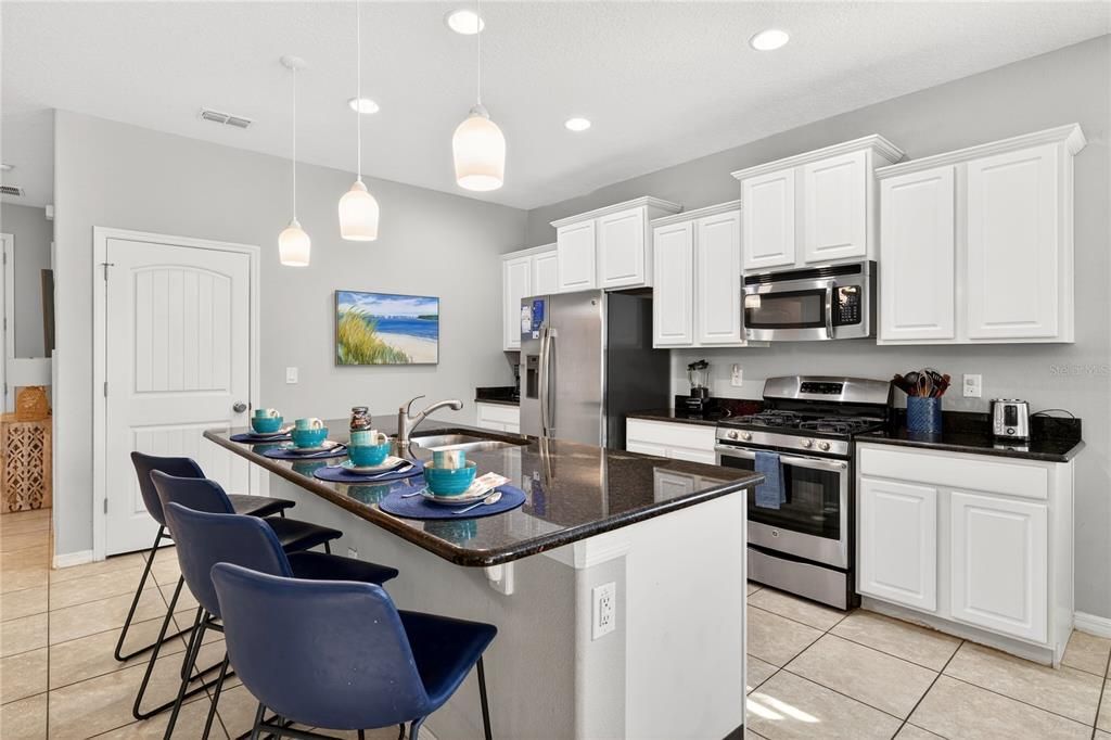 待售: $449,900 (5 贝兹, 5 浴室, 2460 平方英尺)