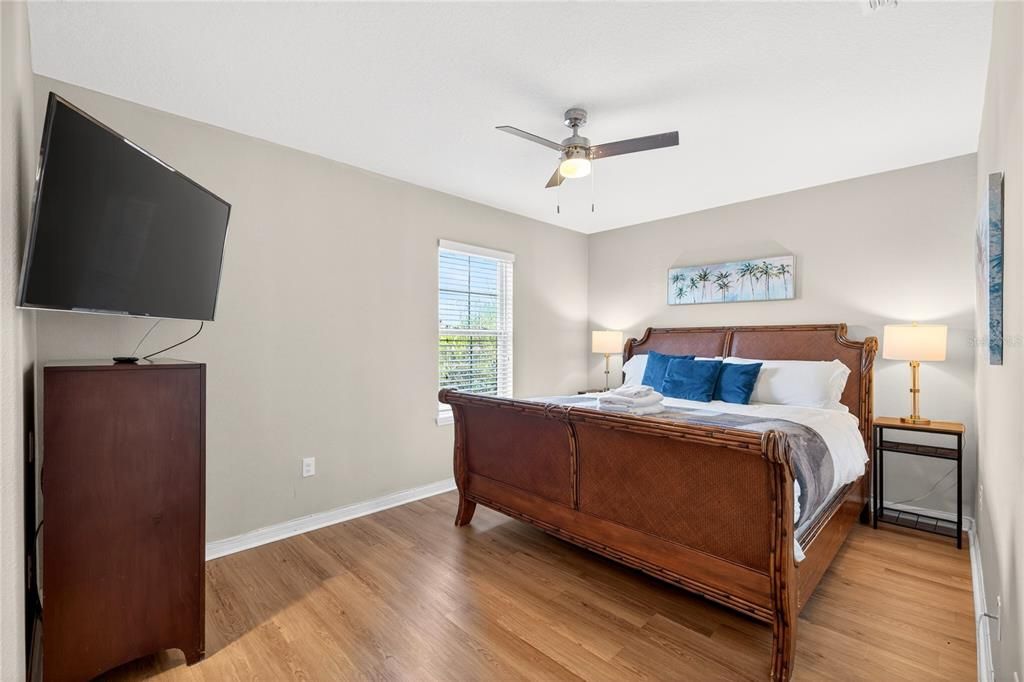 待售: $449,900 (5 贝兹, 5 浴室, 2460 平方英尺)