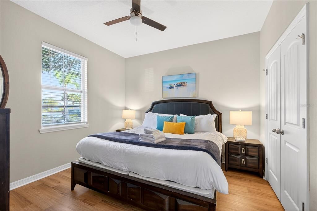 待售: $449,900 (5 贝兹, 5 浴室, 2460 平方英尺)