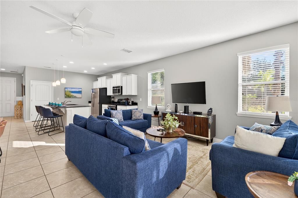 待售: $449,900 (5 贝兹, 5 浴室, 2460 平方英尺)