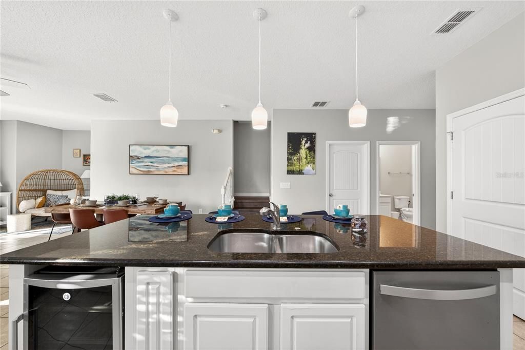 待售: $449,900 (5 贝兹, 5 浴室, 2460 平方英尺)