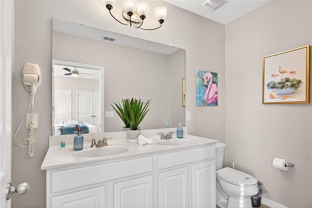 待售: $449,900 (5 贝兹, 5 浴室, 2460 平方英尺)