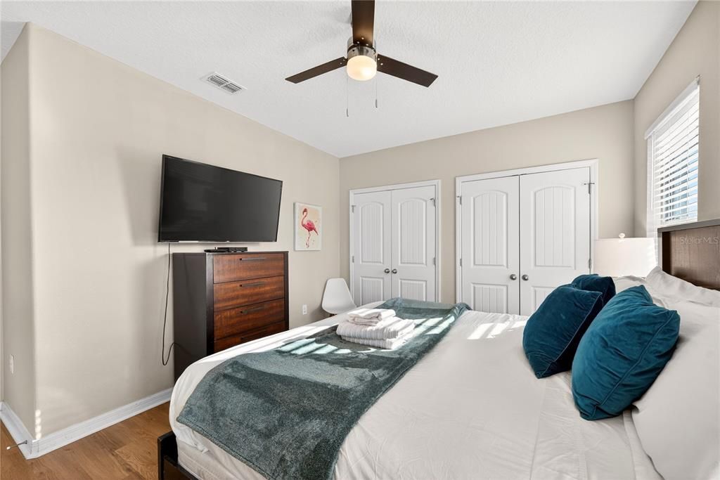 待售: $449,900 (5 贝兹, 5 浴室, 2460 平方英尺)