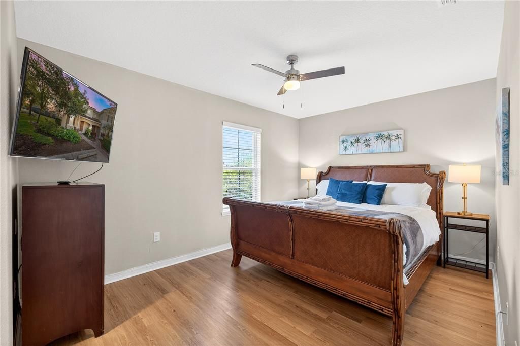 待售: $449,900 (5 贝兹, 5 浴室, 2460 平方英尺)