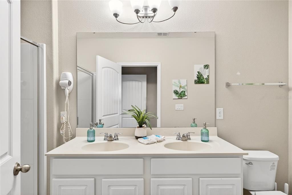 待售: $449,900 (5 贝兹, 5 浴室, 2460 平方英尺)