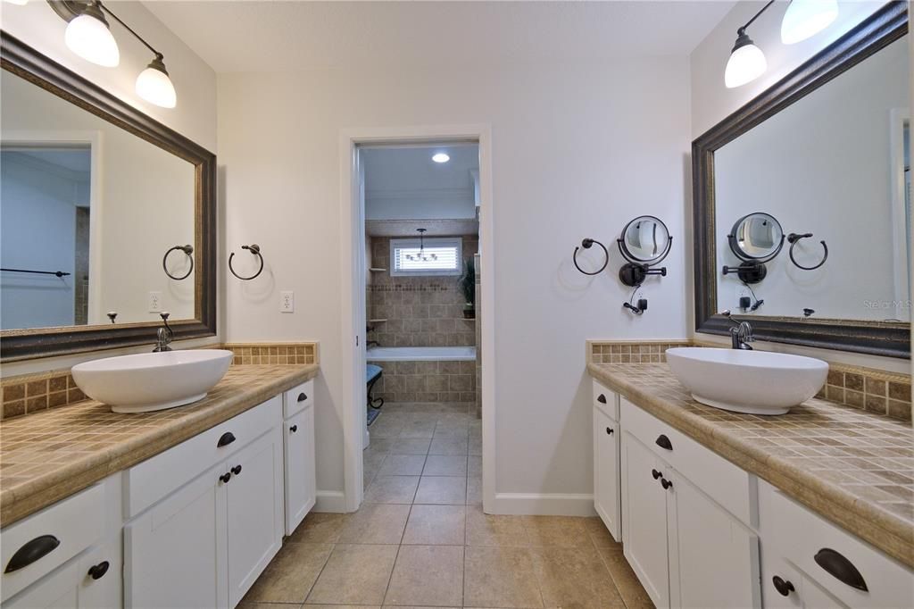 For Sale: $489,000 (3 beds, 2 baths, 2202 Square Feet)