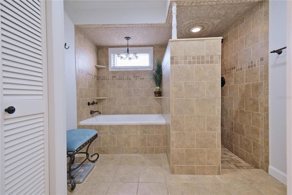 For Sale: $489,000 (3 beds, 2 baths, 2202 Square Feet)