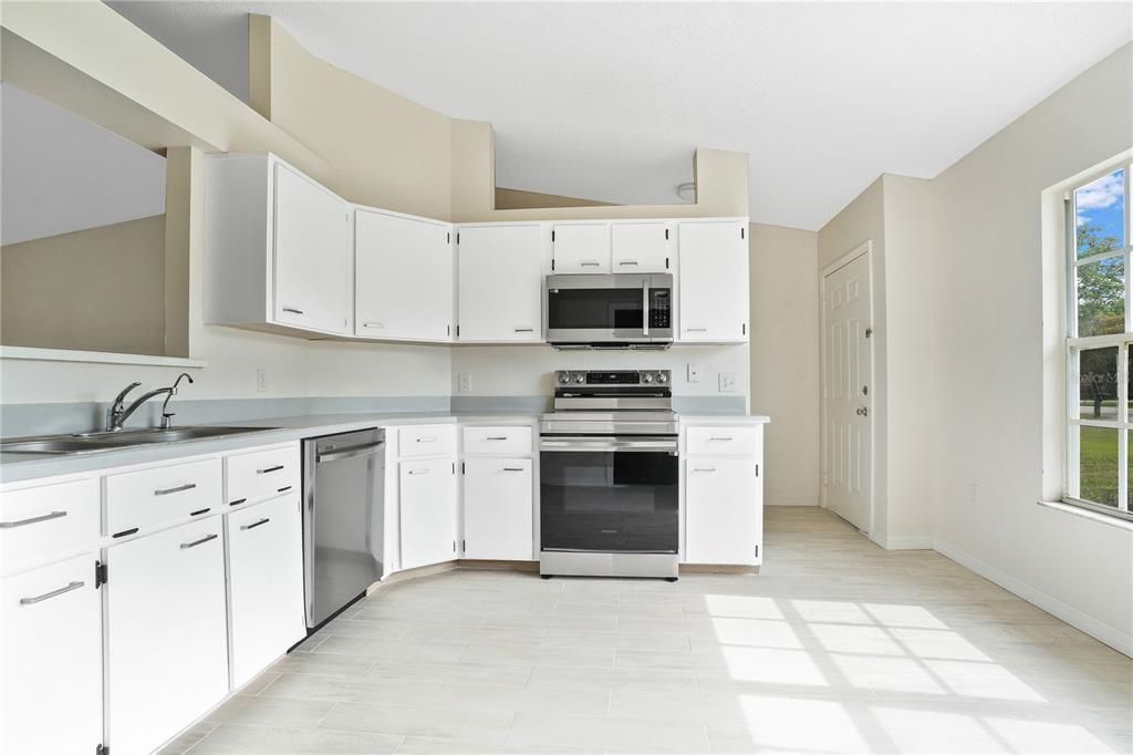 В аренду: $1,695 (3 спален, 2 ванн, 1152 Квадратных фут)