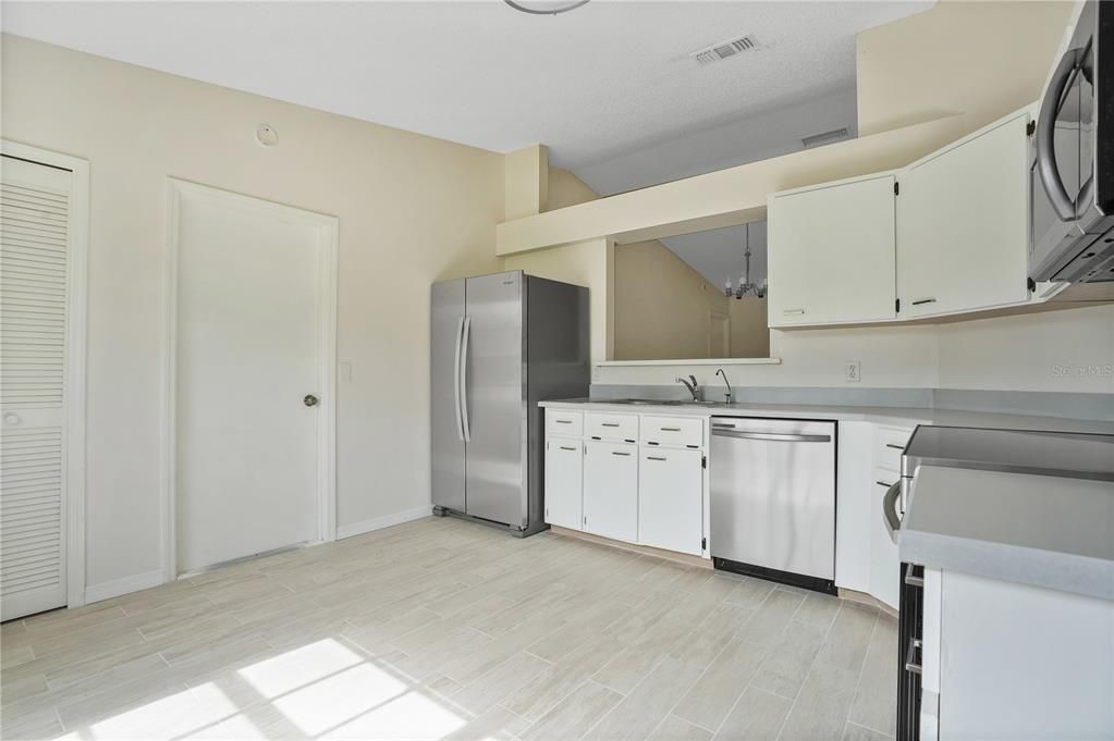 В аренду: $1,695 (3 спален, 2 ванн, 1152 Квадратных фут)