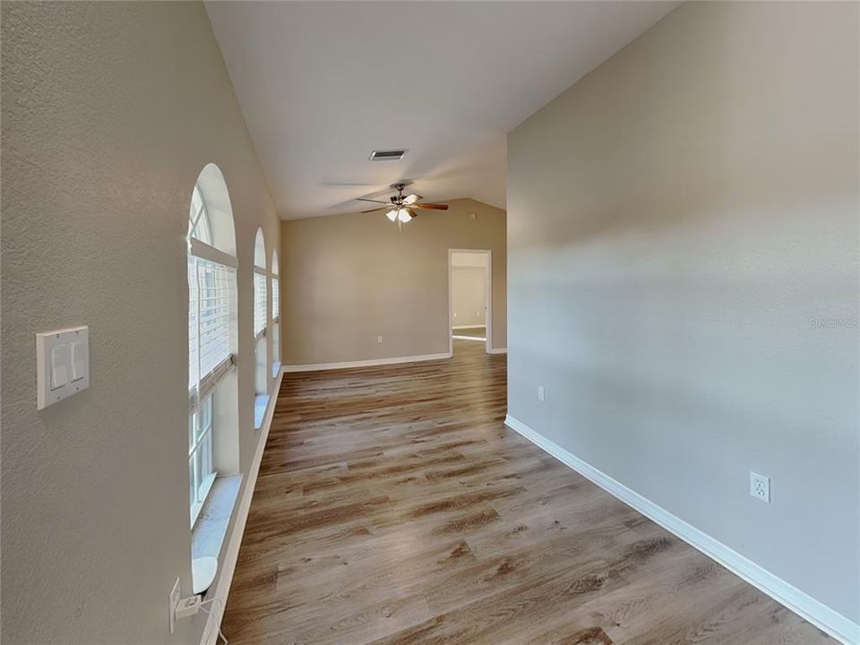 For Rent: $1,699 (3 beds, 2 baths, 1695 Square Feet)