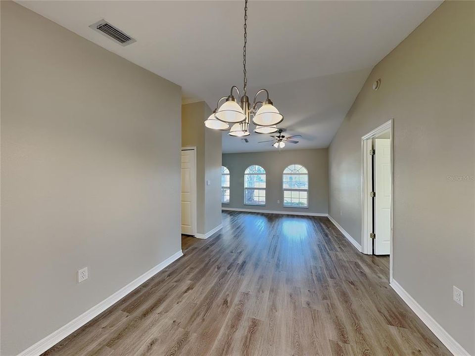 For Rent: $1,699 (3 beds, 2 baths, 1695 Square Feet)