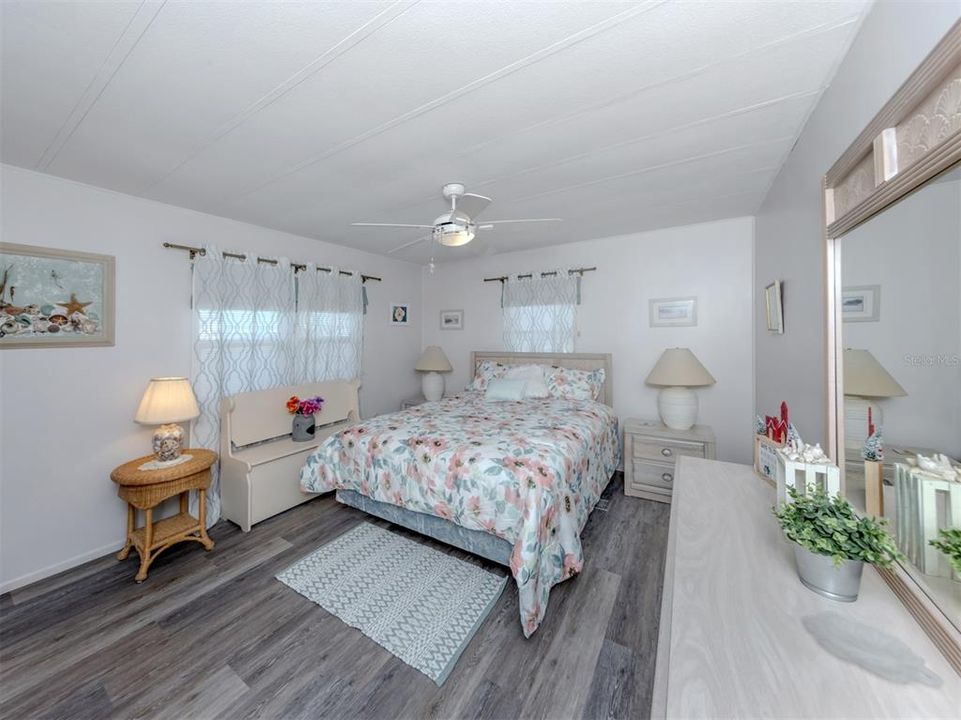 待售: $179,900 (2 贝兹, 2 浴室, 960 平方英尺)