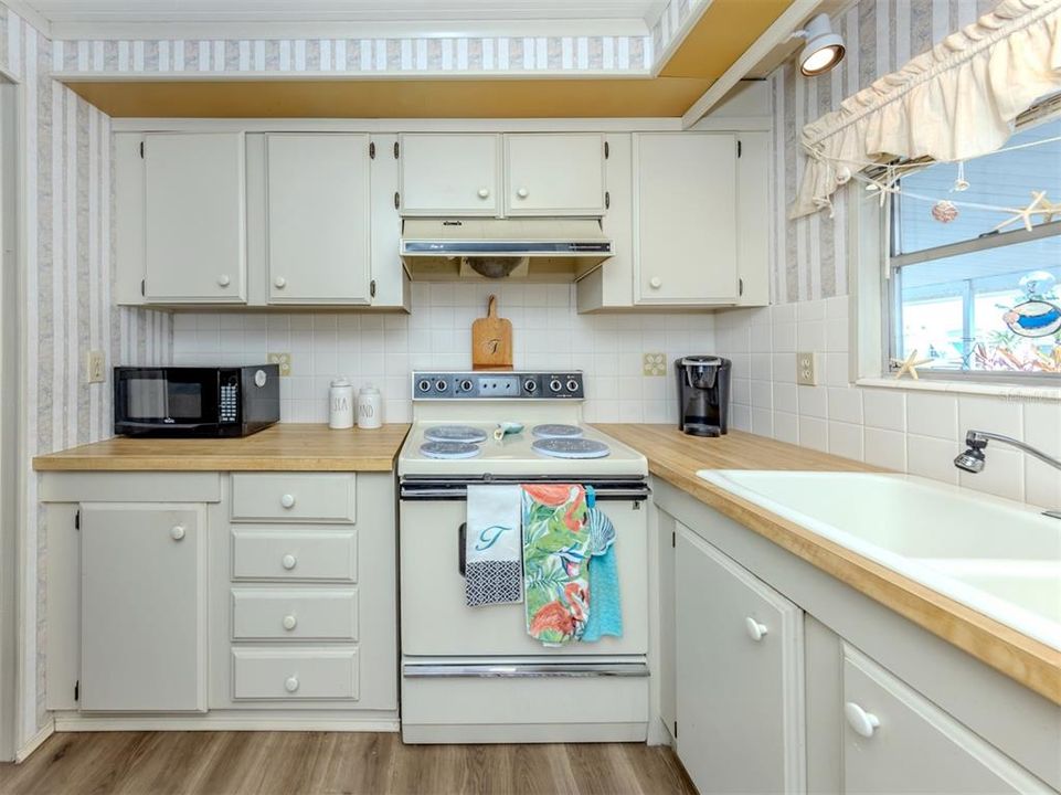 待售: $179,900 (2 贝兹, 2 浴室, 960 平方英尺)