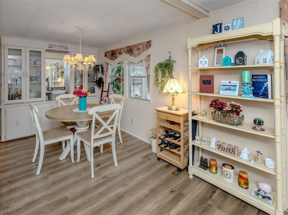 待售: $179,900 (2 贝兹, 2 浴室, 960 平方英尺)