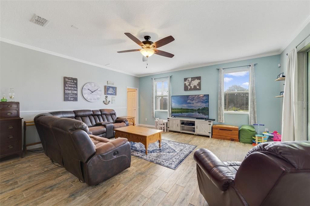 На продажу: $679,000 (4 спален, 3 ванн, 1941 Квадратных фут)