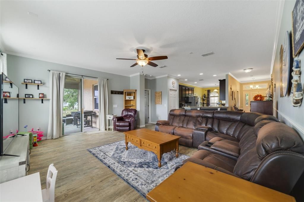 На продажу: $679,000 (4 спален, 3 ванн, 1941 Квадратных фут)