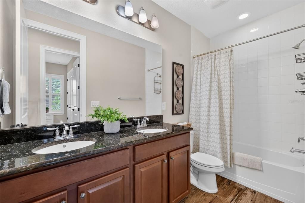 En Venta: $949,900 (4 camas, 4 baños, 3479 Pies cuadrados)